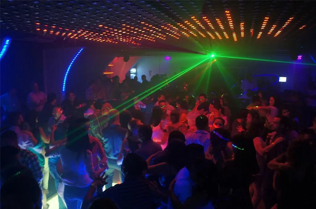 All Inclusive Bed & Beach & Fun Cancún Hotel