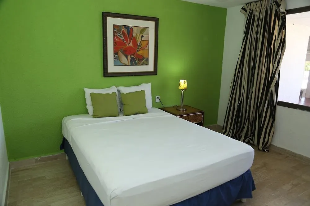 All Inclusive Bed & Beach & Fun Cancun 2*,